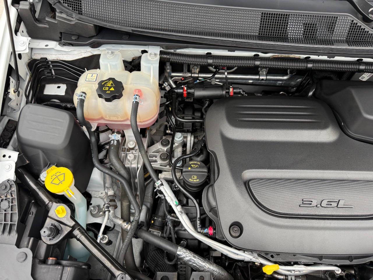 Used 2020 Chrysler Pacifica Touring-L image 12