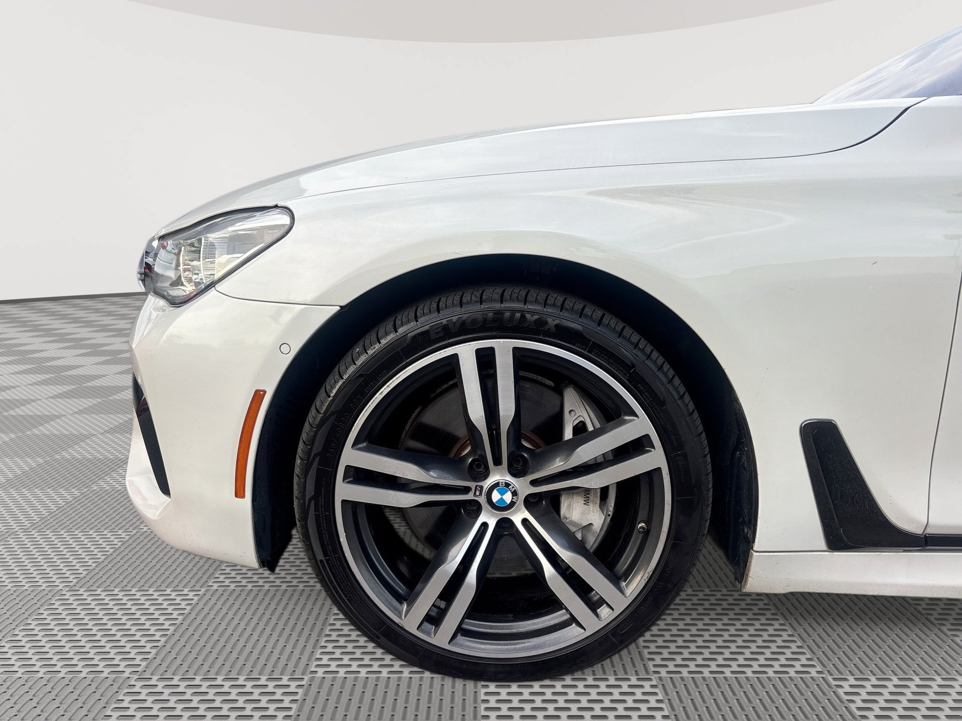 Used 2018 BMW 750i xDrive w/ Executive Package AWD/4WD image 19