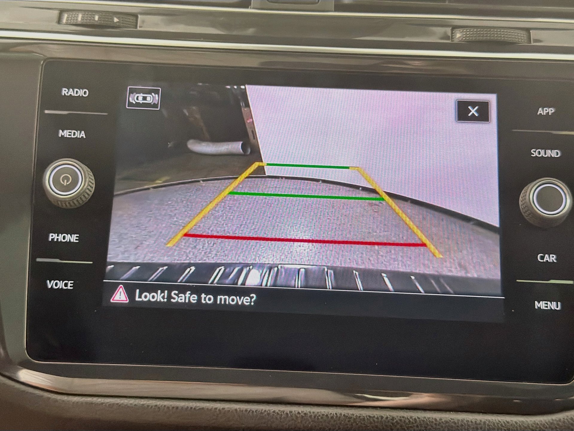 Used 2023 Volkswagen Tiguan SE R-Line FWD image 11