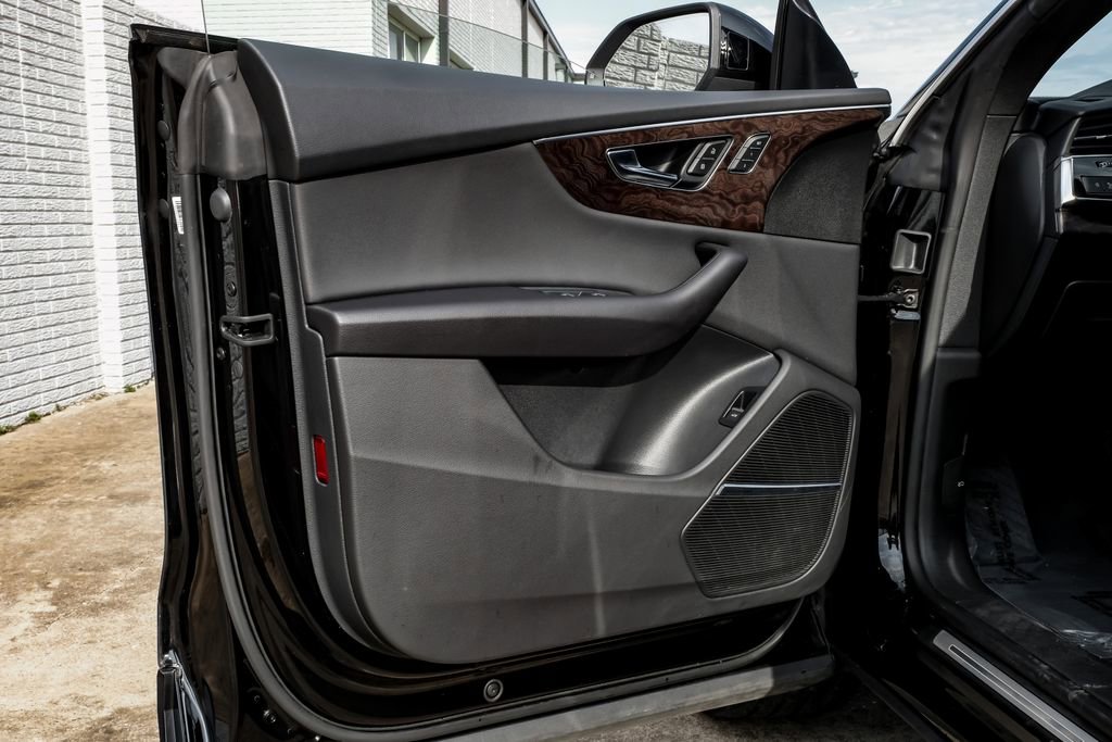 Used 2022 Audi Q8 Premium Plus AWD/4WD image 40