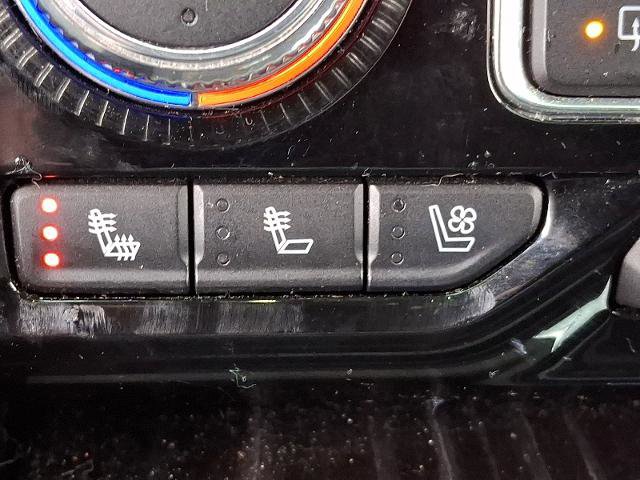 Used 2022 GMC Yukon XL Denali w/ Advanced Technology Package image 26