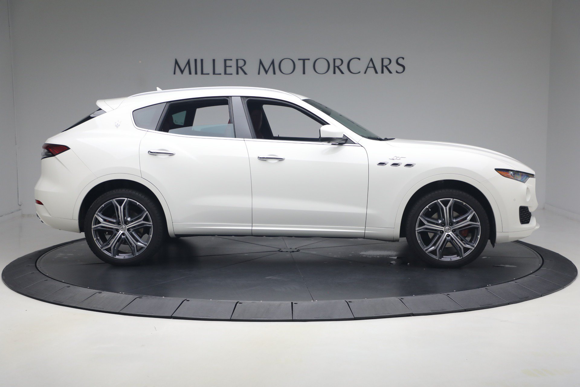 Certified 2023 Maserati Levante GT AWD/4WD image 9