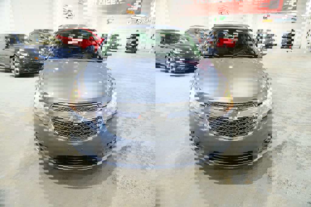 Used 2013 Chevrolet Cruze LTZ FWD image 3