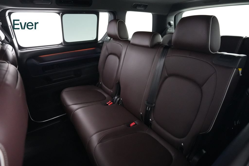 Used 2025 Volkswagen ID. Buzz Pro S RWD image 24