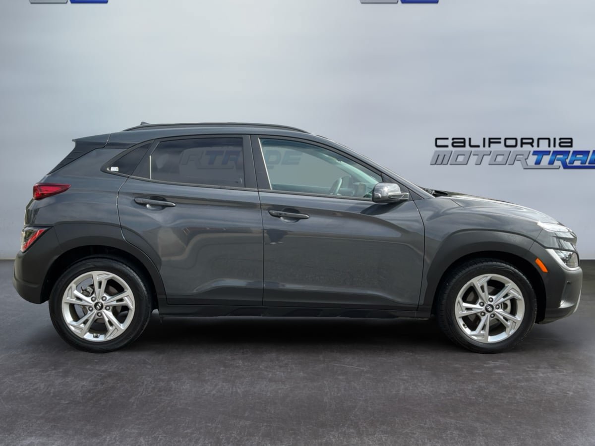 Used 2023 Hyundai Kona SEL w/ Cargo Package FWD image 4