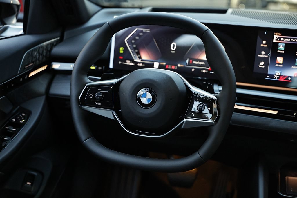 Used 2026 BMW 530i w/ Premium Package RWD image 29