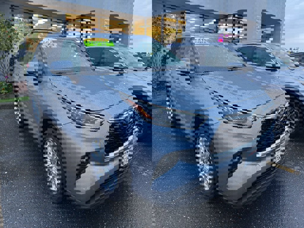 Used 2021 Toyota Highlander Limited image 3