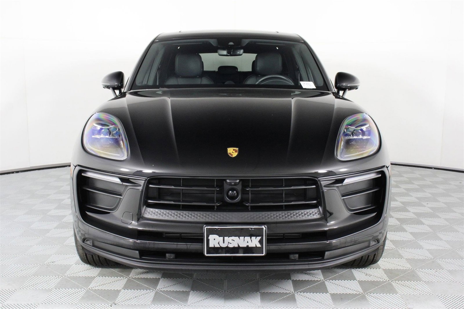 Used 2025 Porsche Macan image 10