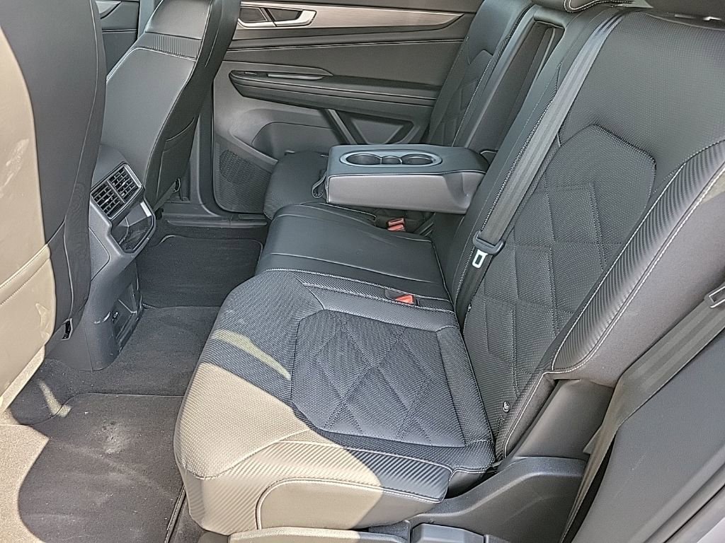 Used 2024 Volkswagen Atlas Cross Sport SE image 14