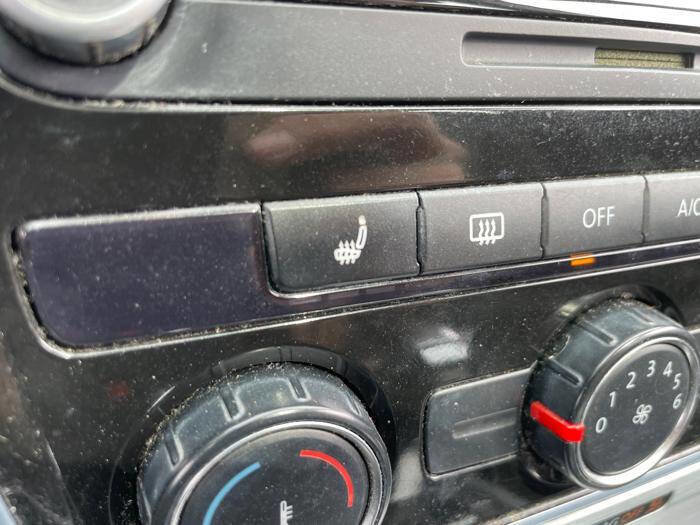 Used 2013 Volkswagen Passat 2.5 SE FWD image 36