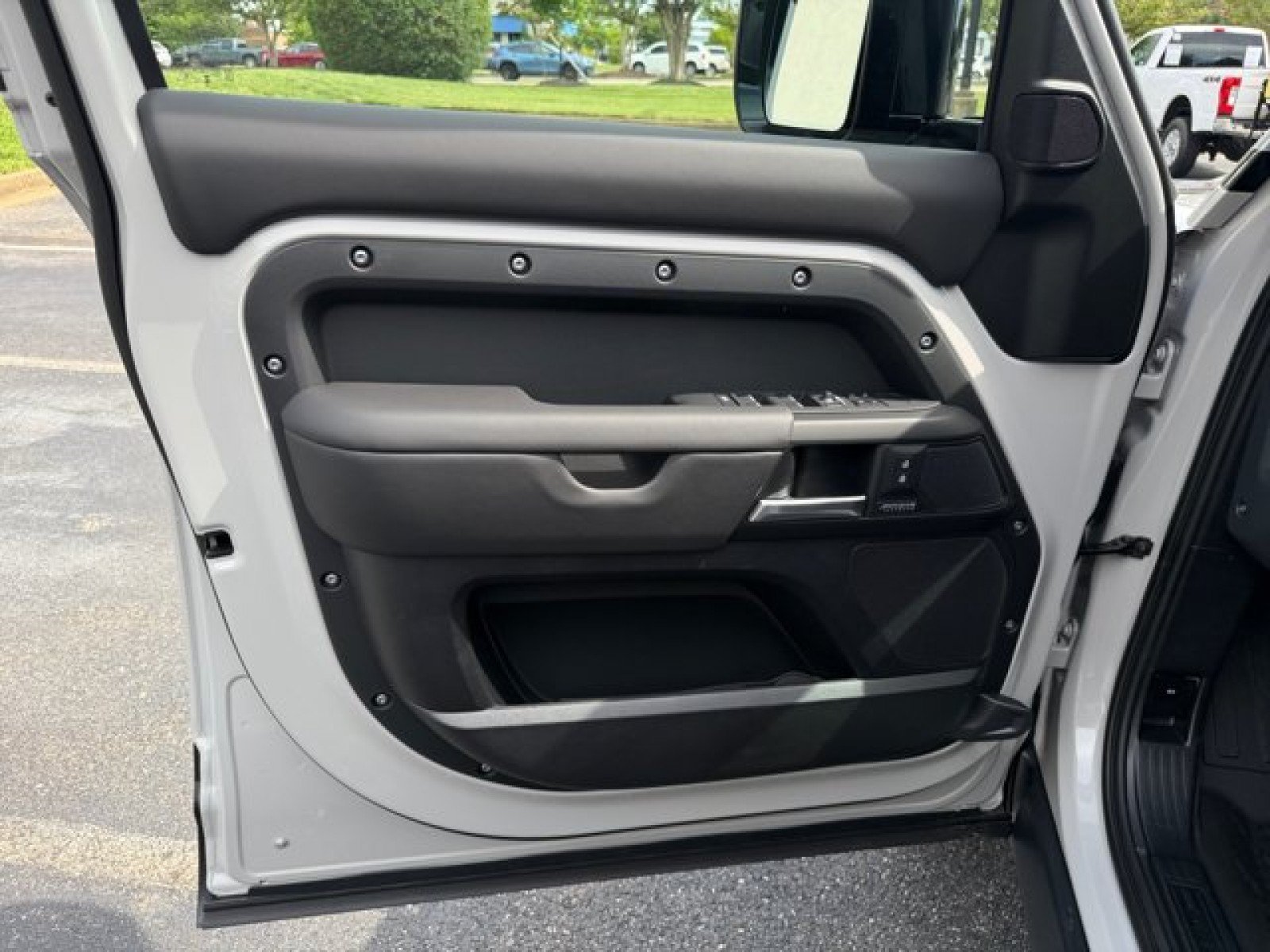 New 2026 Land Rover Defender 110 X-Dynamic SE AWD/4WD image 20