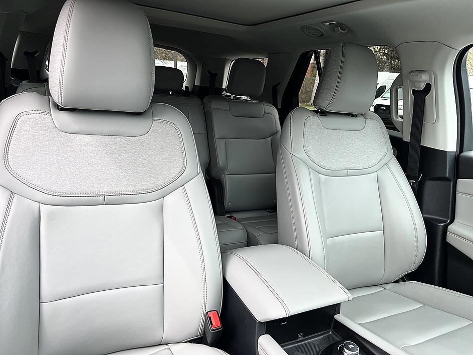 Used 2025 Ford Explorer Active w/ Active Comfort Package image 22