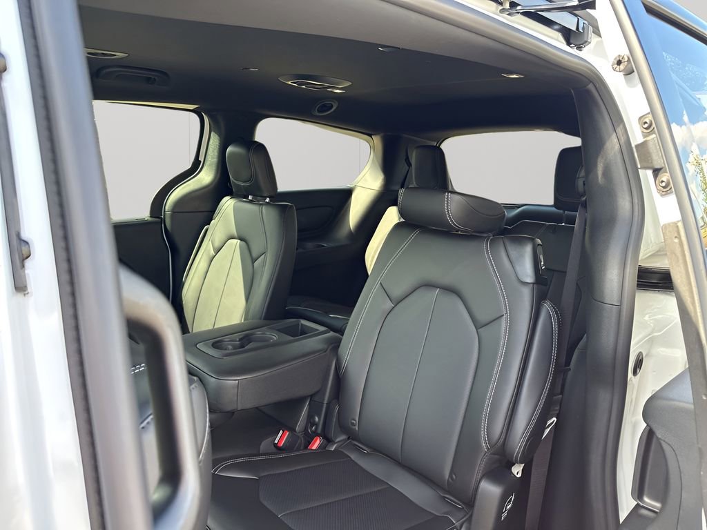 New 2026 Chrysler Pacifica Select w/ S Appearance Package FWD image 20