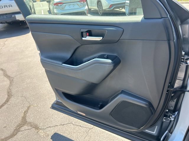 Used 2021 Toyota Highlander XLE FWD image 29