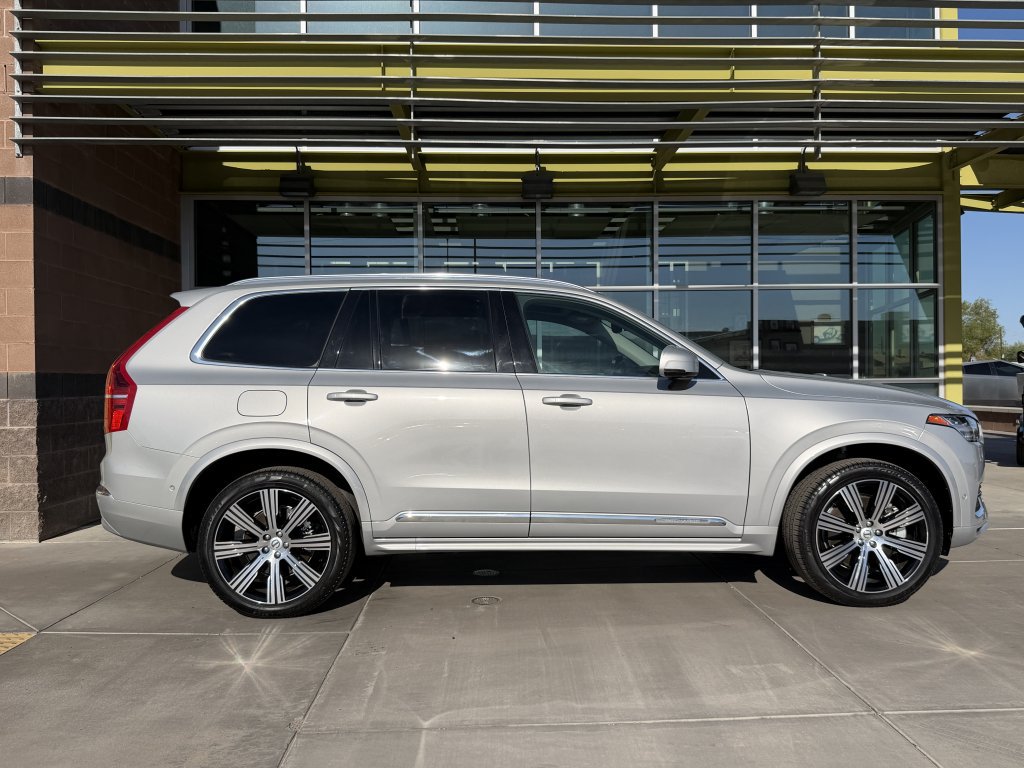 Used 2024 Volvo XC90 T8 Plus w/ Protection Package Premier AWD/4WD image 9