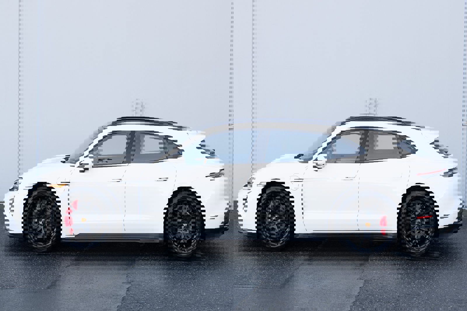 Used 2024 Porsche Taycan GTS image 27