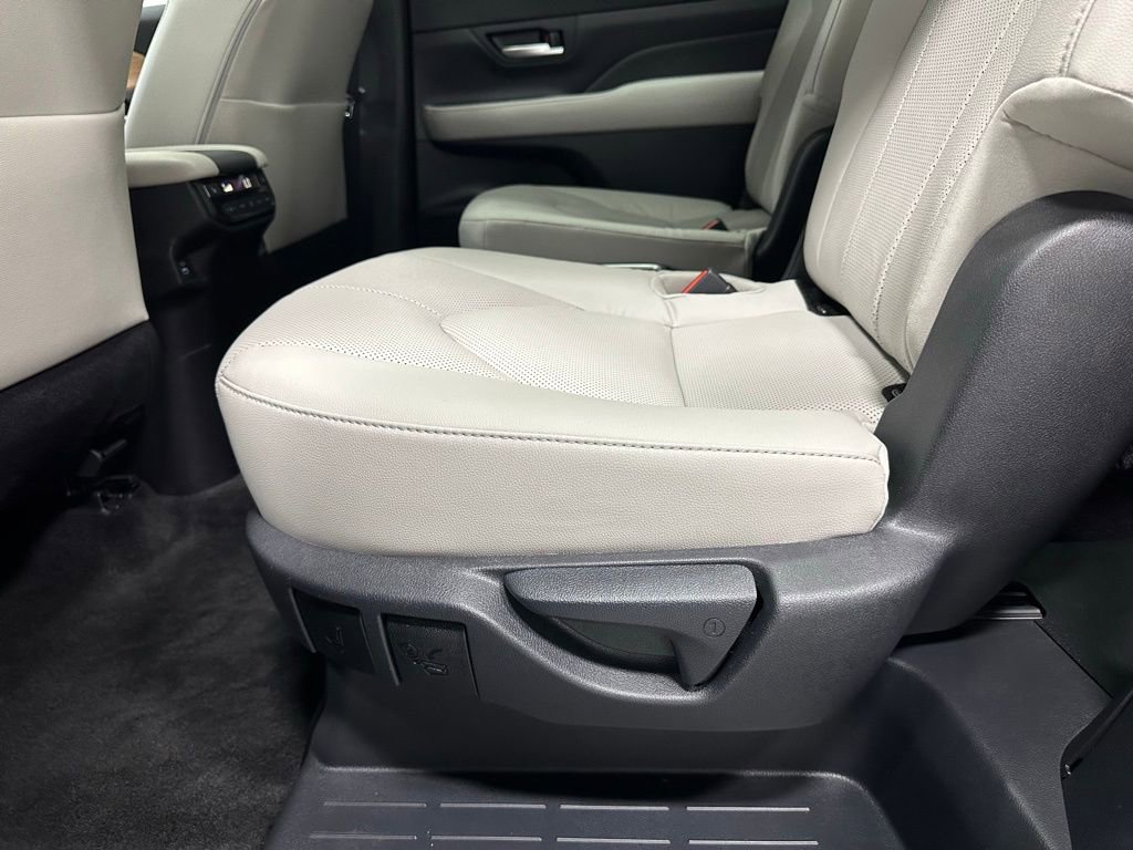 Used 2025 Toyota Grand Highlander AWD image 45