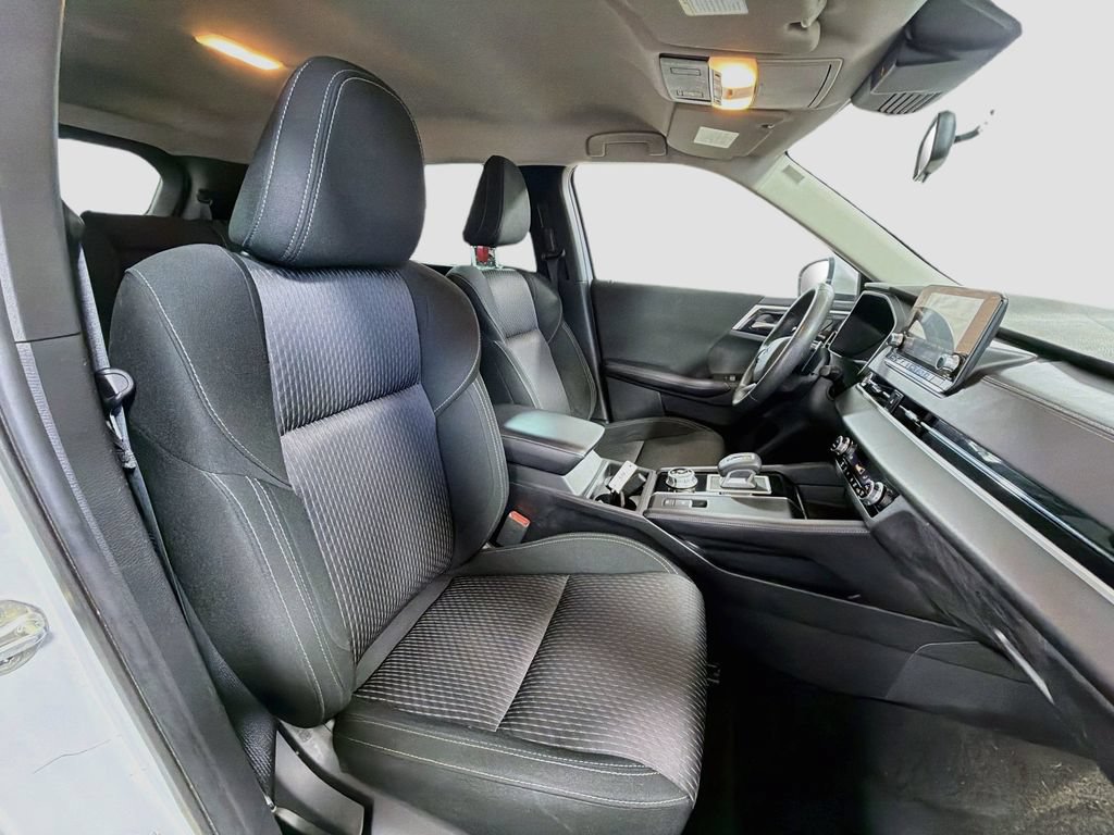 Used 2023 Mitsubishi Outlander ES AWD/4WD image 27