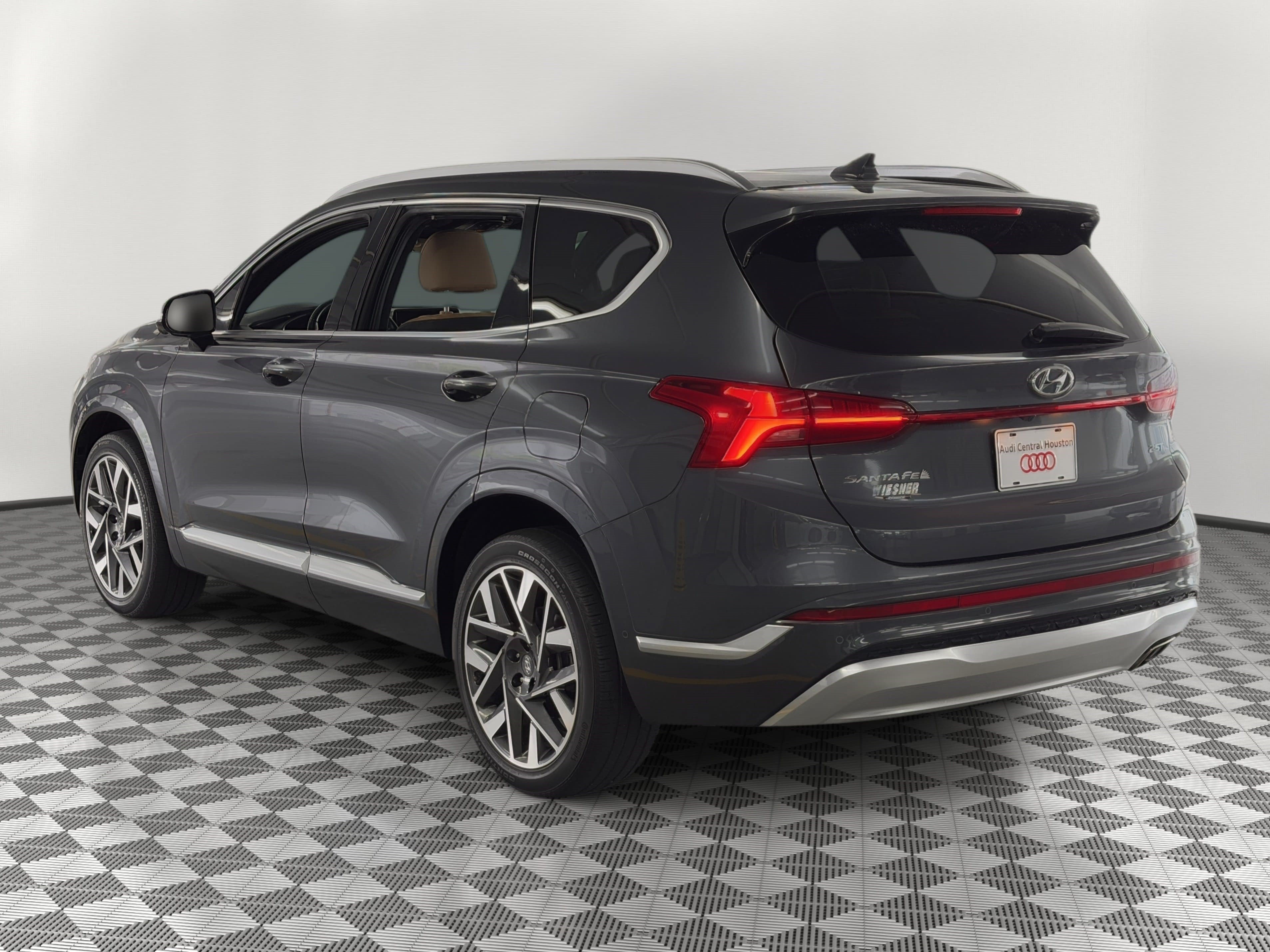 Used 2023 Hyundai Santa Fe Calligraphy FWD image 3