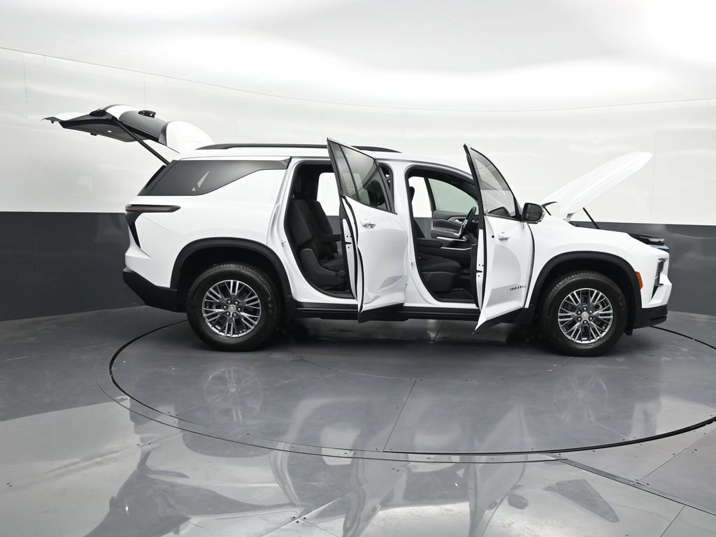 Used 2025 Chevrolet Traverse LT w/ Driver Confidence Package FWD image 34