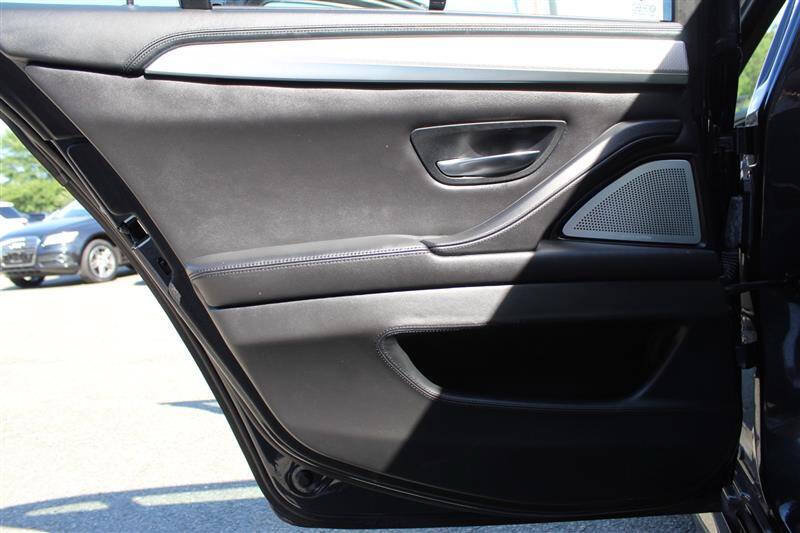 Used 2013 BMW M5 RWD image 27