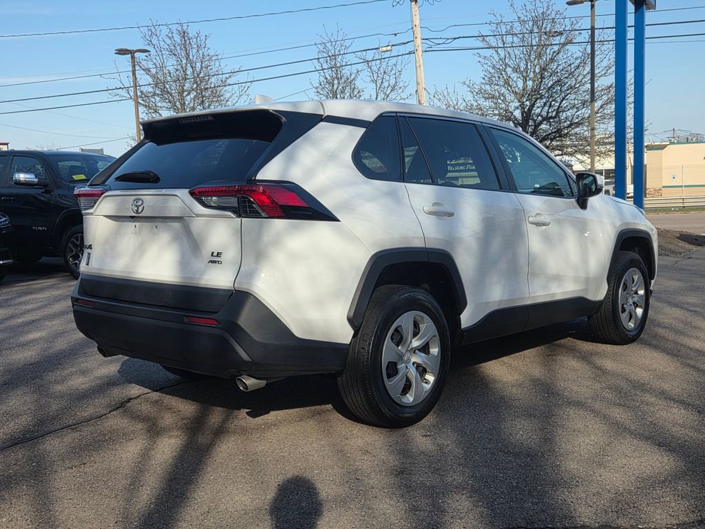 Used 2022 Toyota RAV4 LE AWD/4WD image 5