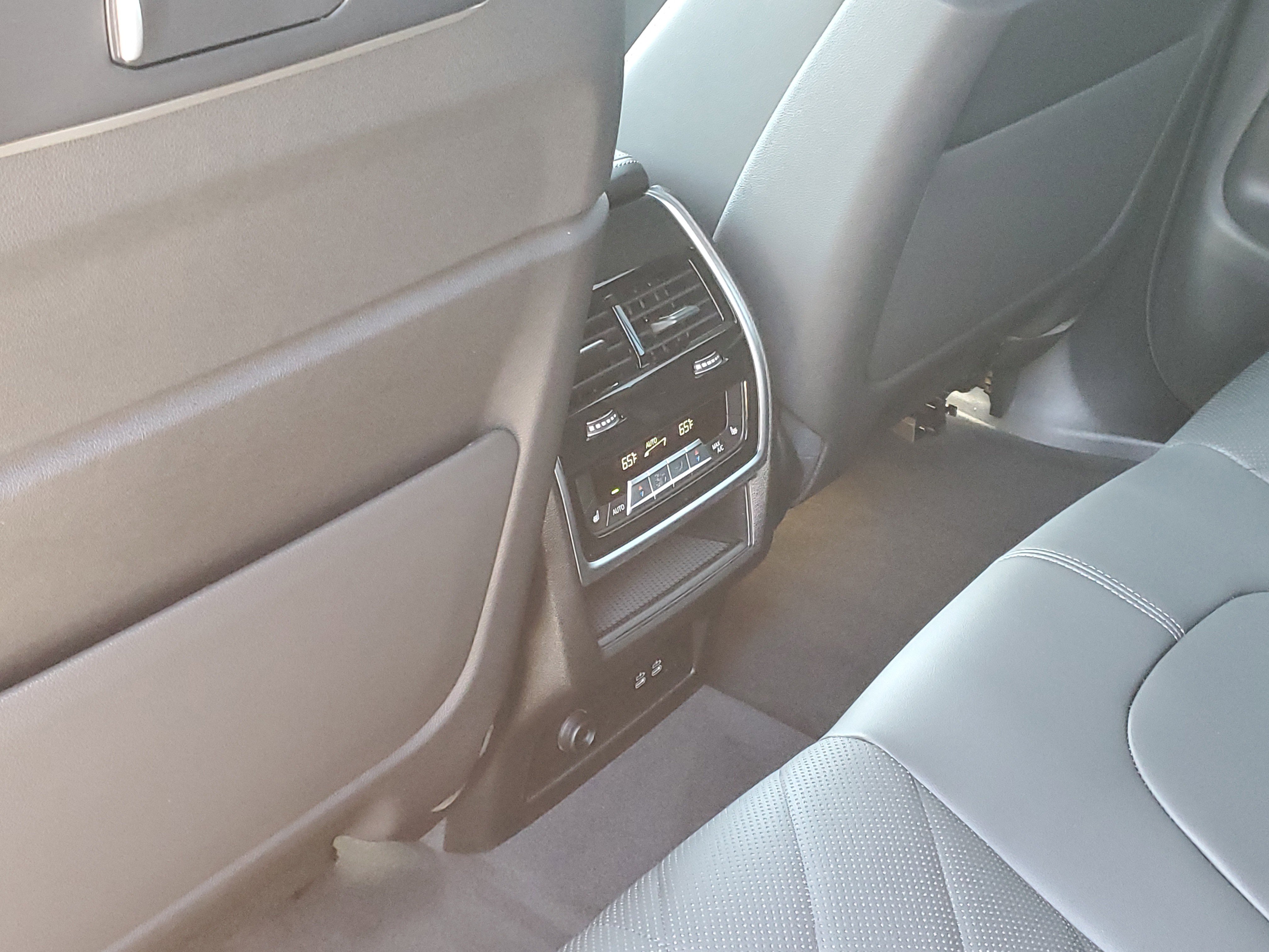 New 2026 BMW X5 xDrive40i w/ M Sport Package AWD/4WD image 25