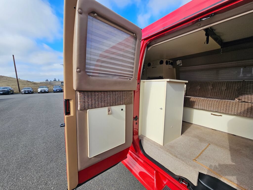 Used 2000 Dodge B2500 RWD image 9