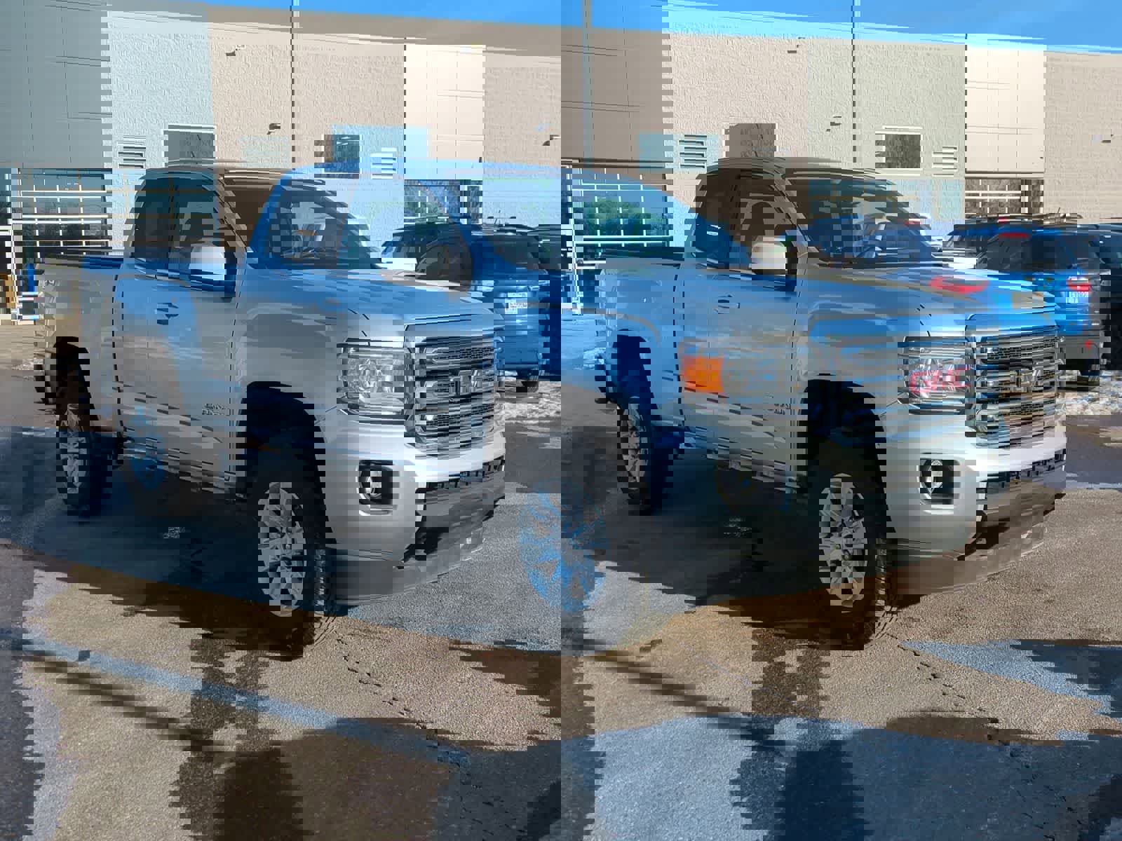 Used 2015 GMC Canyon SLE image 2