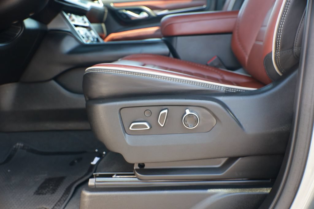 Used 2023 GMC Yukon Denali Ultimate AWD/4WD image 23