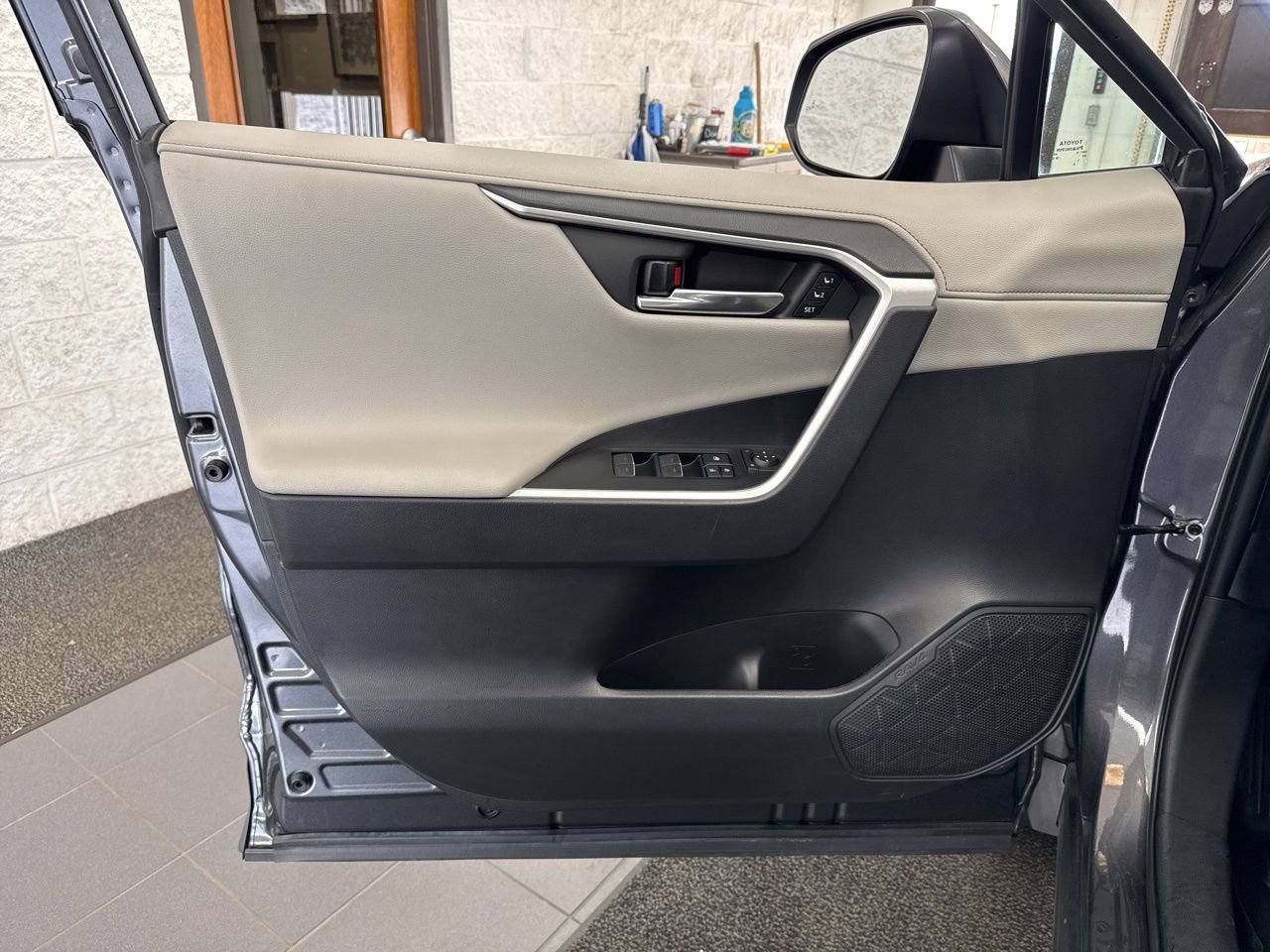 Used 2022 Toyota RAV4 Limited w/ Limited Grade Weather Package AWD/4WD image 37