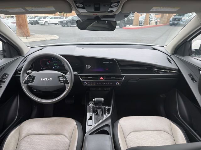 Used 2023 Kia Niro SX image 12