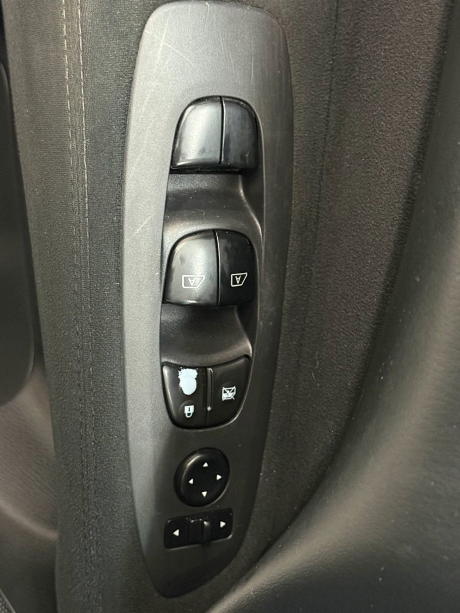 Used 2014 Nissan Pathfinder SV FWD image 27