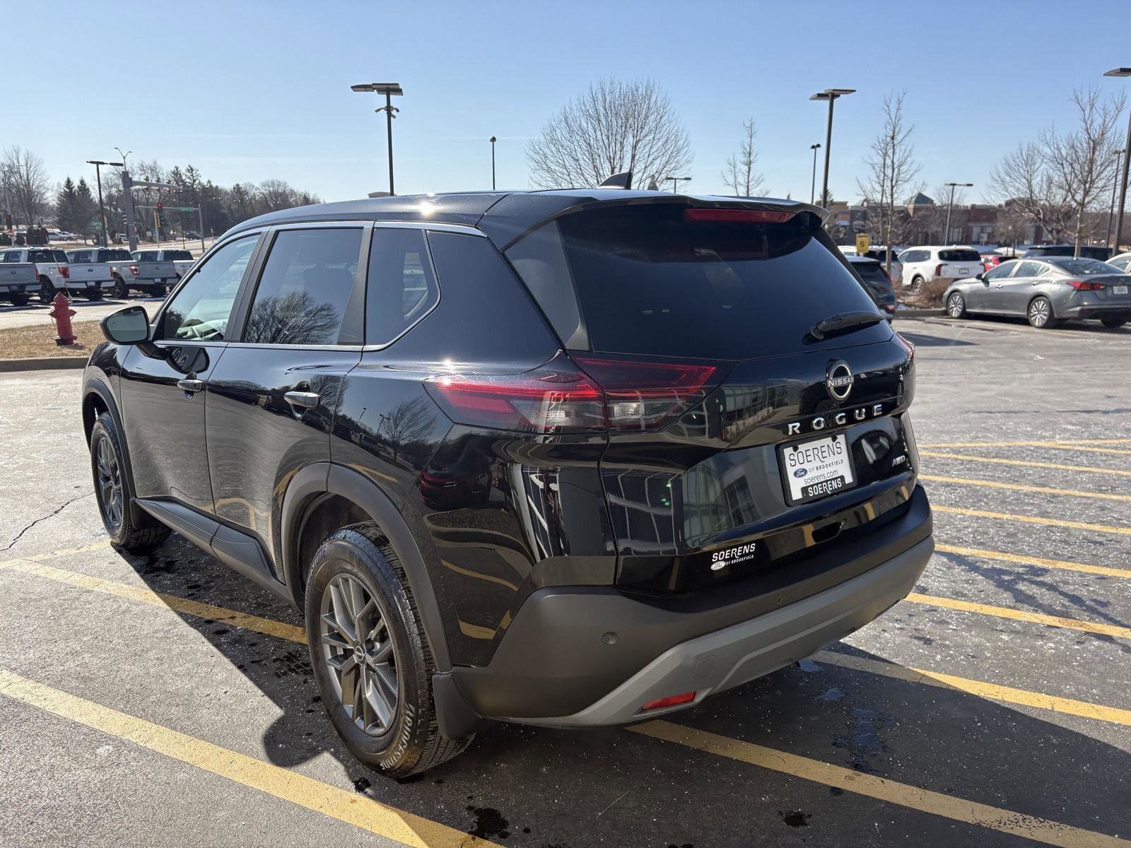 Used 2023 Nissan Rogue S AWD/4WD image 3
