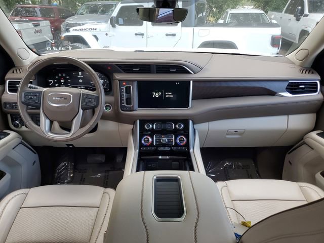 Used 2022 GMC Yukon XL Denali w/ Advanced Technology Package AWD/4WD image 11