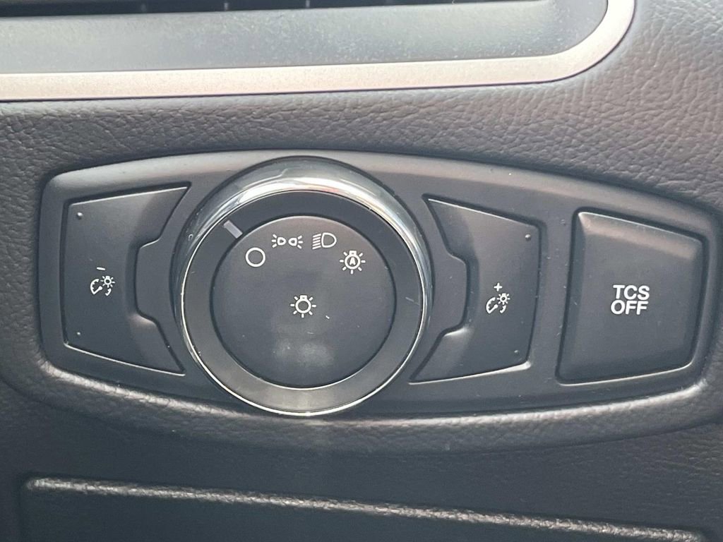 Used 2022 Ford Edge SE w/ Black Appearance Package image 27