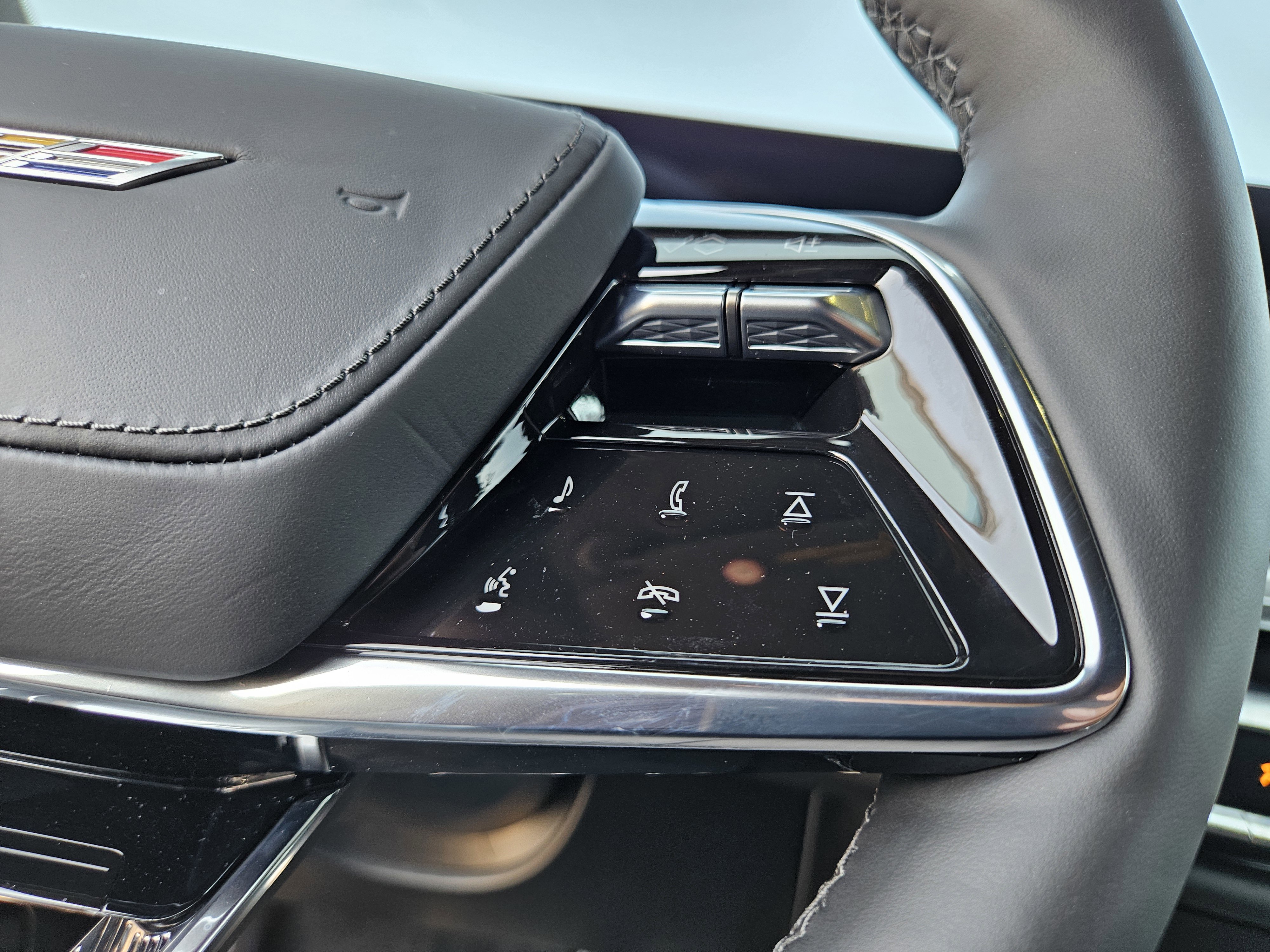 New 2026 Cadillac Lyriq V image 33