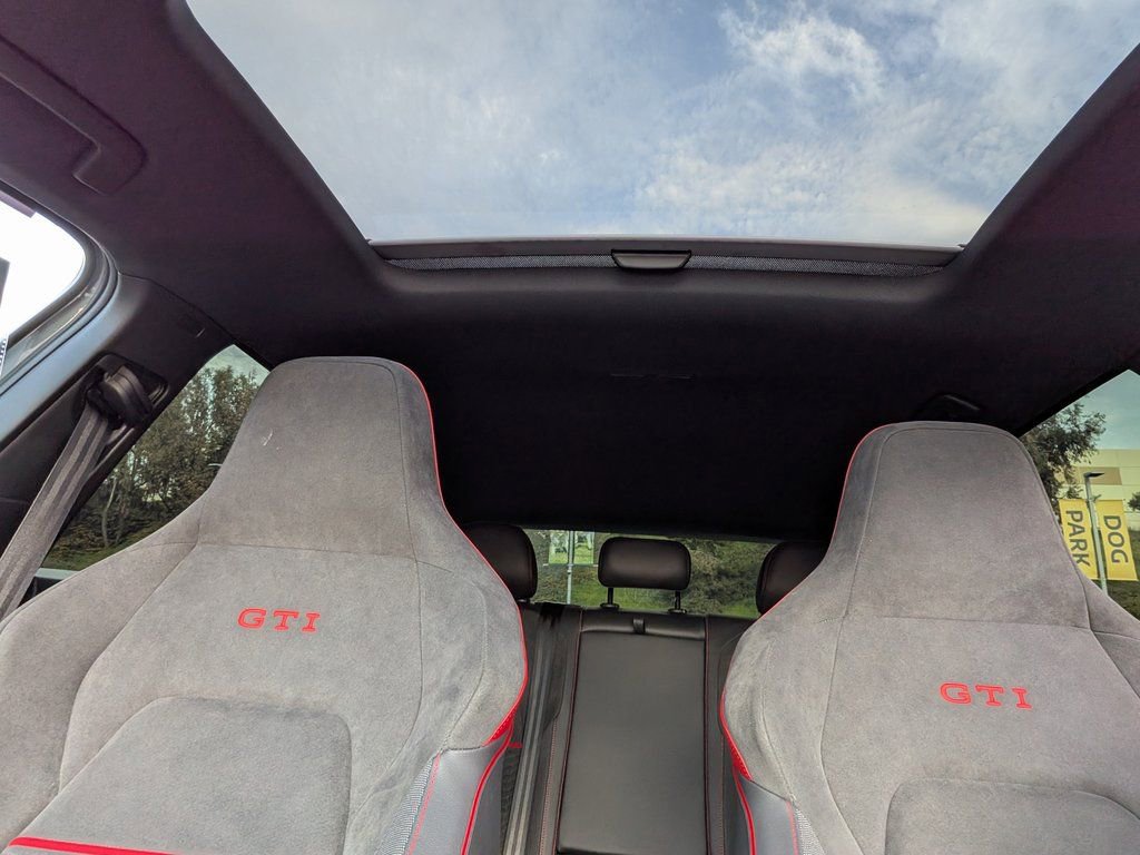 Used 2025 Volkswagen GTI SE image 27