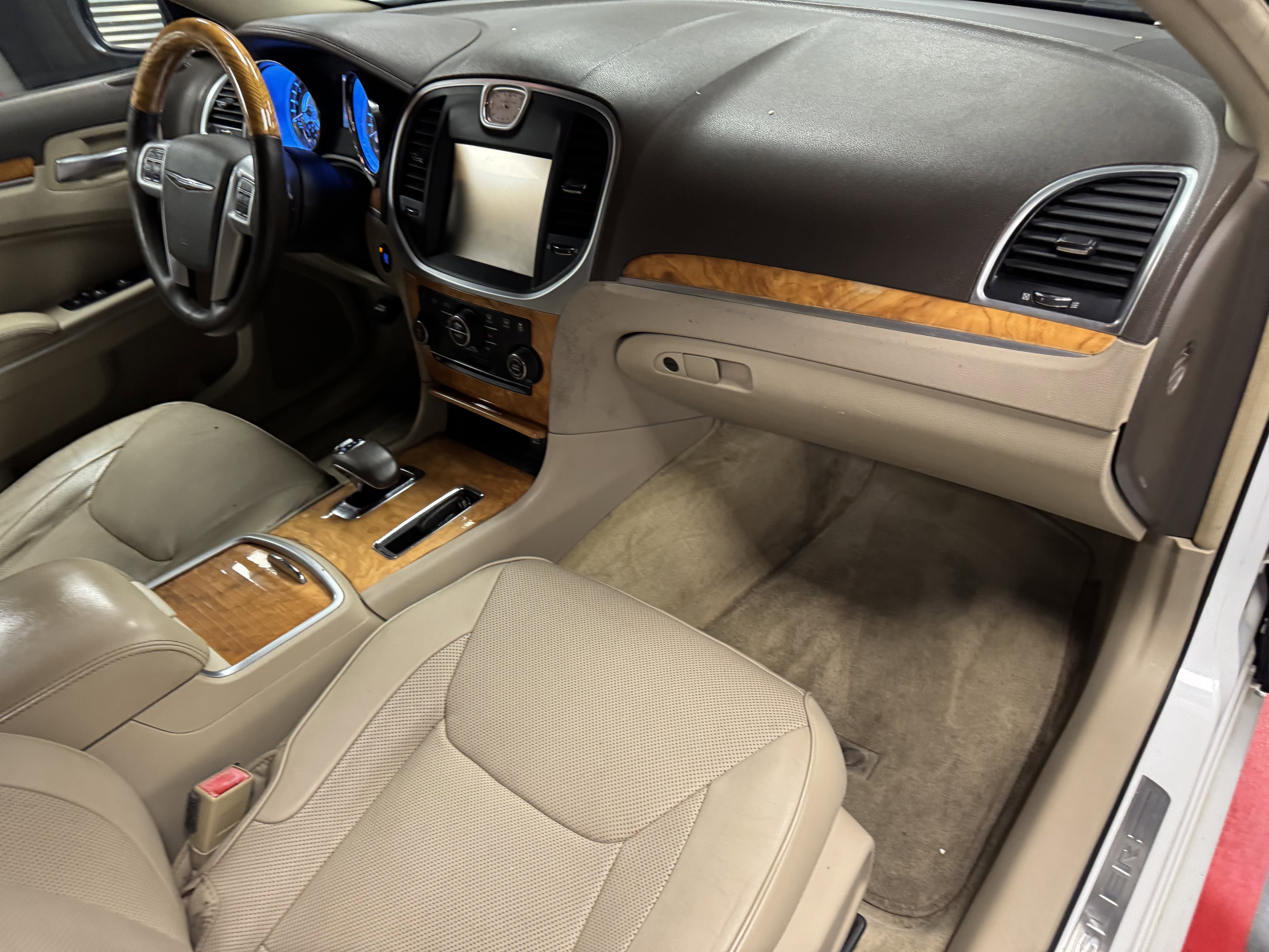 Used 2013 Chrysler 300 C image 12