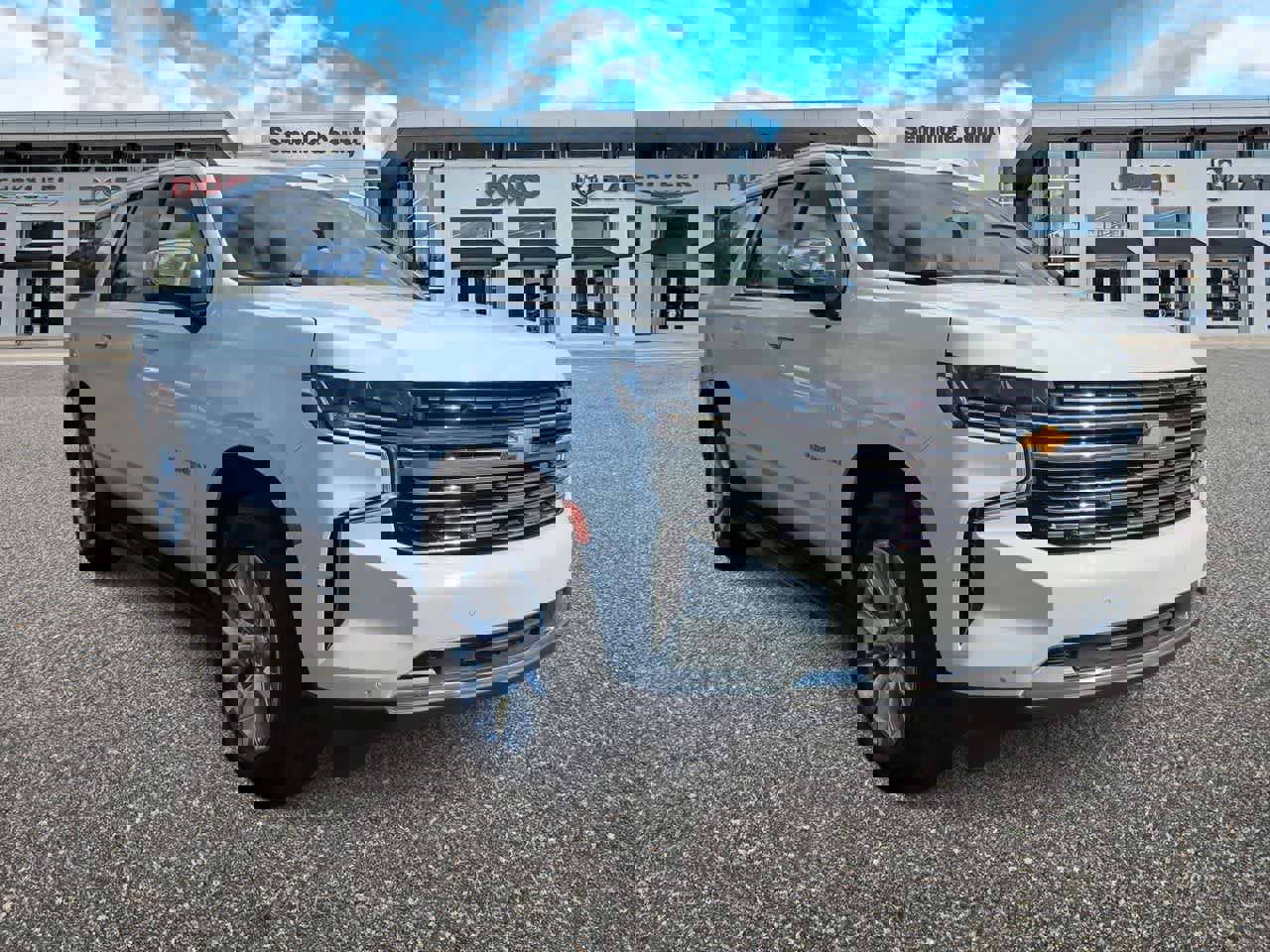 Used 2024 Chevrolet Suburban Premier RWD image 2