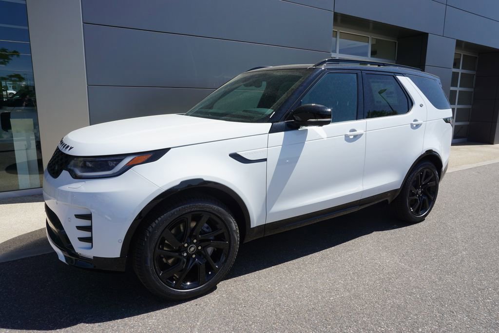 New 2025 Land Rover Discovery Dynamic SE image 3