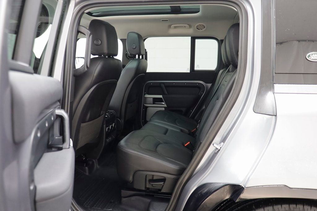 Used 2023 Land Rover Defender 130 SE image 15