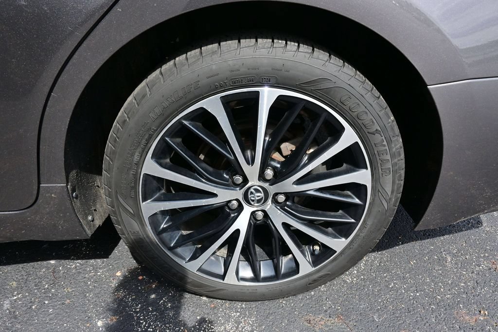 Used 2018 Toyota Camry SE w/ Moonroof Package FWD image 35