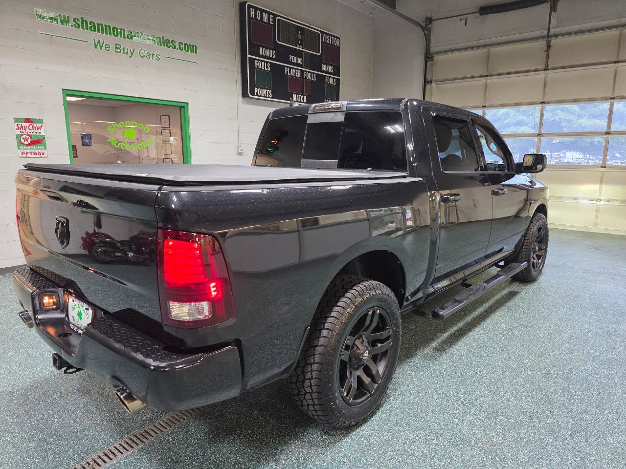 Used 2016 RAM 1500 Sport w/ Black Ram 1500 Sport Group AWD/4WD image 6