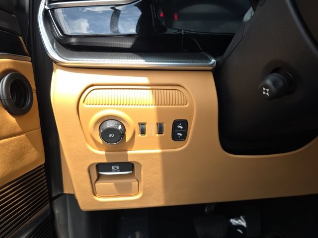 Used 2025 Jeep Grand Wagoneer Series III w/ Rear Seat Video Group 1 AWD/4WD image 15