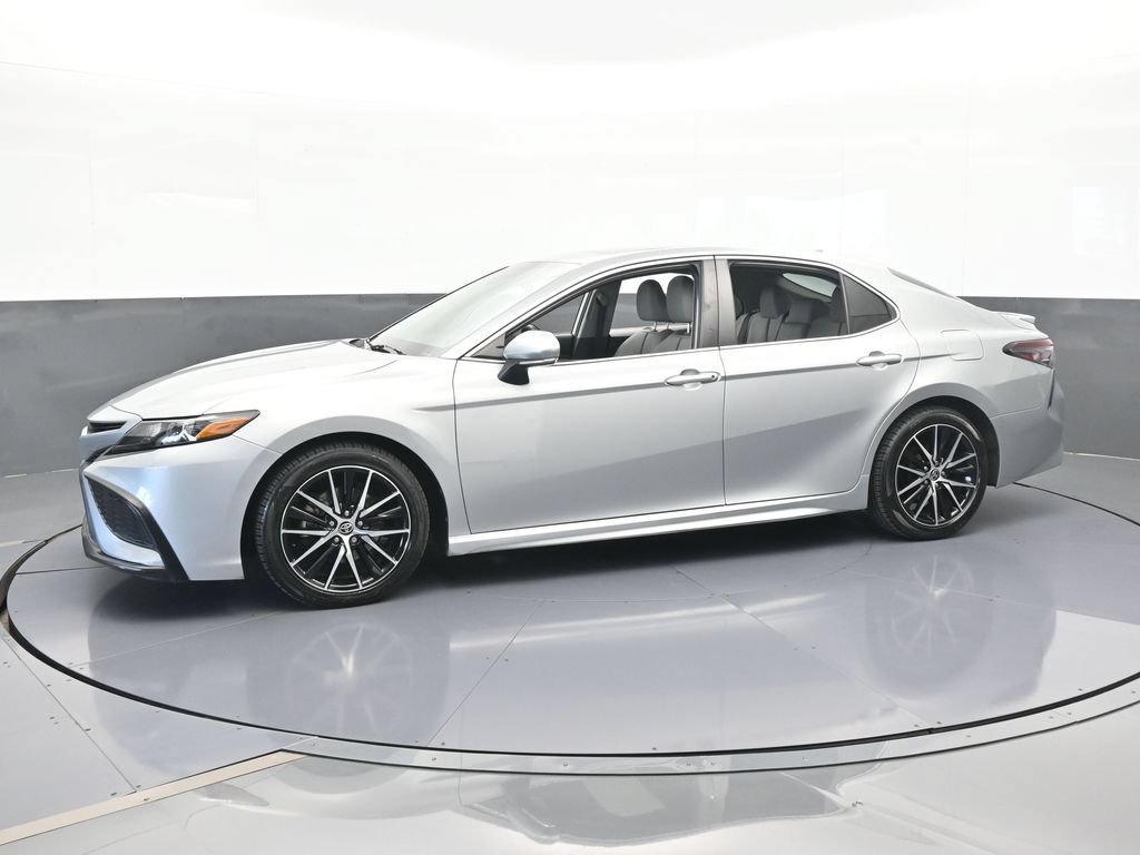 Used 2021 Toyota Camry SE w/ Cold Weather Package AWD/4WD image 2