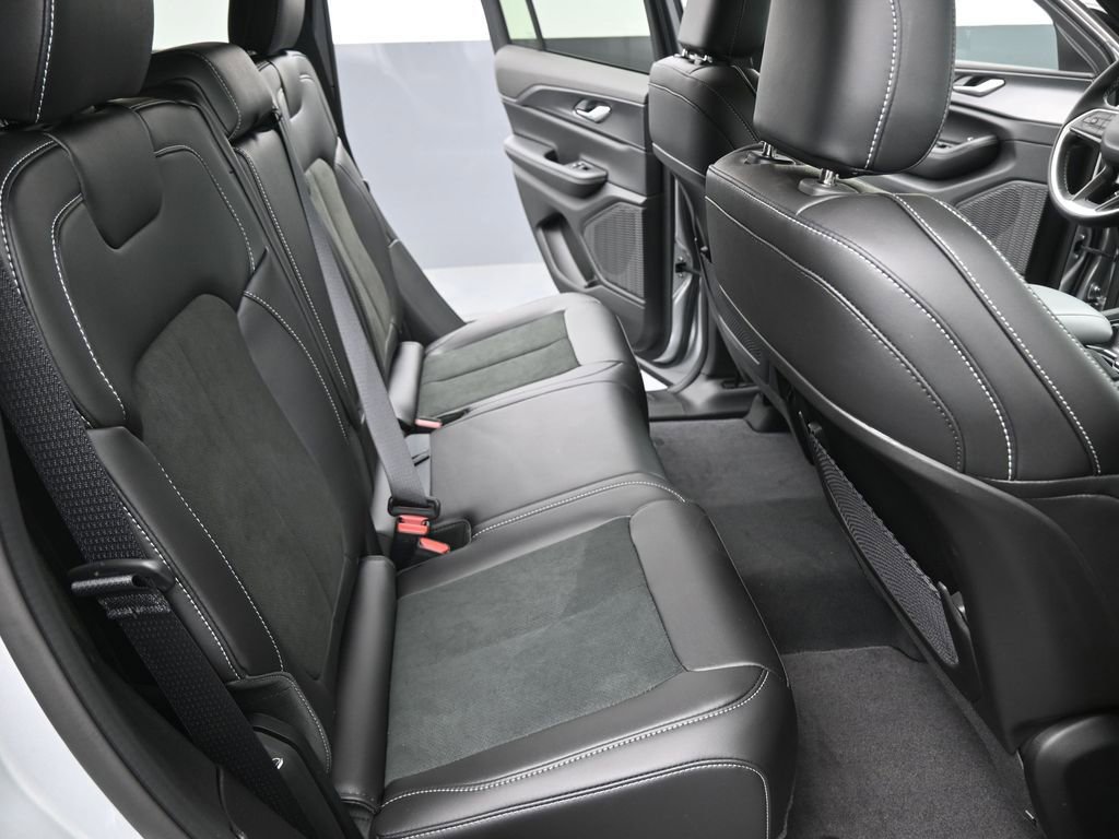 New 2025 Jeep Grand Cherokee Altitude RWD image 29