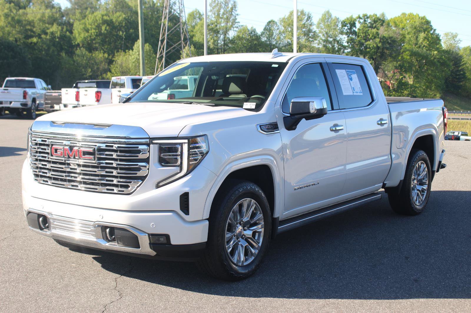 Used 2025 GMC Sierra 1500 Denali w/ Technology Package AWD/4WD image 3