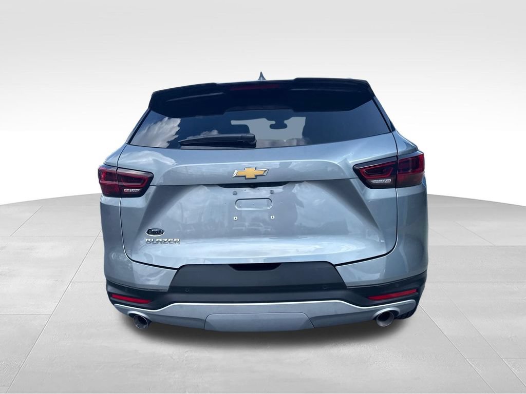 Used 2024 Chevrolet Blazer LT w/ Convenience Package FWD image 8
