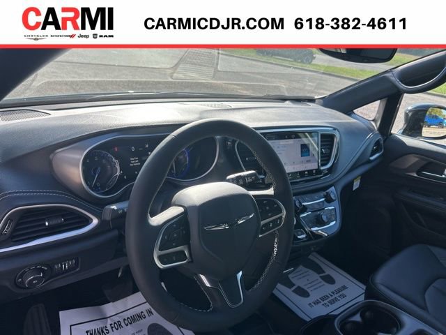 New 2026 Chrysler Pacifica Select image 3